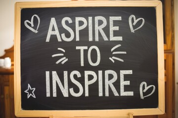 Obraz premium Chalkboard sign displaying the phrase 