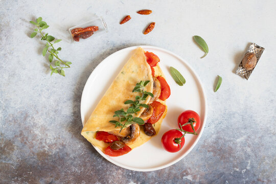Flavoured herb cr�pes with tomatoes, mushrooms and olives