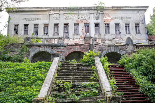 Old manor Pushchino on Oka (Pushchino-na-Oke). A monument of history and architecture