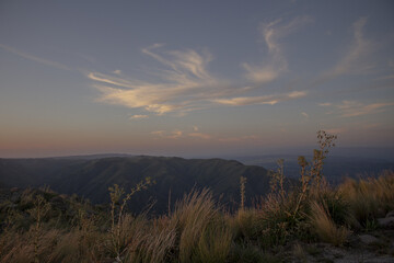 Obraz premium Despertando en la montaña