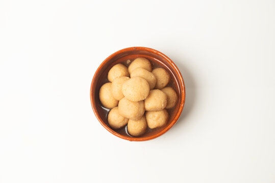Nolen Gurer Rosogolla&mdash;Nolen gur Indian sweet