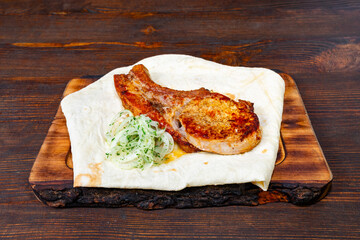 Delicious grilled pork served on flatbread with garnish