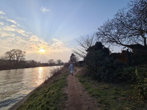 der sch&ouml;ne Britzer Zwerkanal beim Sonnenuntergang, in Berlin Treptow