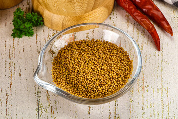 Dry mustard seeds in the bowl