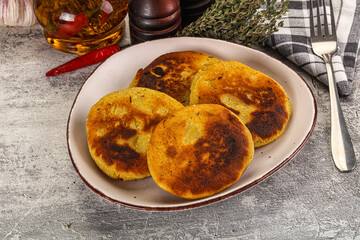 Georgian cuisine - Corn bread Mchadi