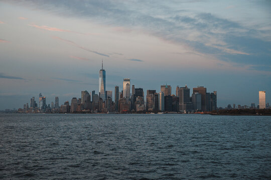 Fototapeta Skyline Manhattan vom Wasser aus gesehen, New York, United States of America 