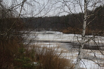 the river before the spring ice drift