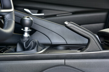Manual gear shift and handbrake inside the passenger car
