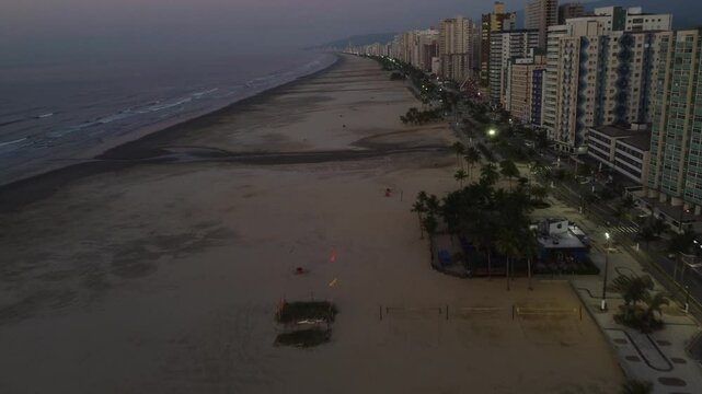 PRAIA GRANDE - AMANHECER AVENIDA DA PRAIA - MOV EM FRENTE SENTIDO MONGAGUA - PRAIAS VAZIAS