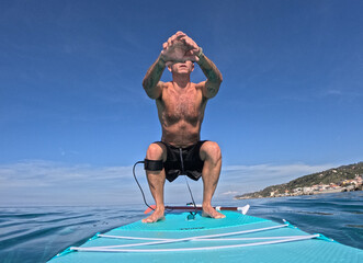 Doing squat on a stand up paddle board