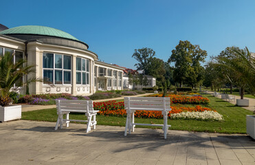 View from the Kurpark towards the old Kurhaus just before the renovation in 2024