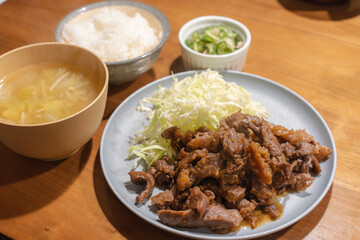 和食の朝食セット、白ご飯と味噌汁と健康的なおかず