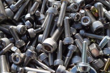 たくさんのボルトとネジ類