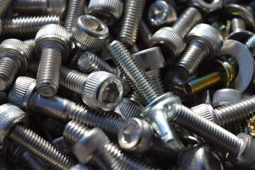 たくさんのボルトとネジ類