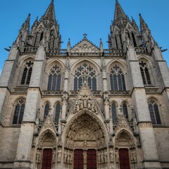 Obraz premium Majestic Cathedral: Stunning Interior & Exterior Views – Gothic Architecture, Stained Glass, Grand Design – Perfect for Religious, Historical, or Travel Themes