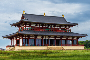 【奈良県】平城京跡の大極殿と伝統的な建築の自然調和