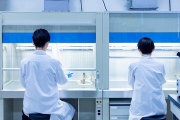 研究室　開発　実験室　臨床検査　バイオテクノロジー　新薬