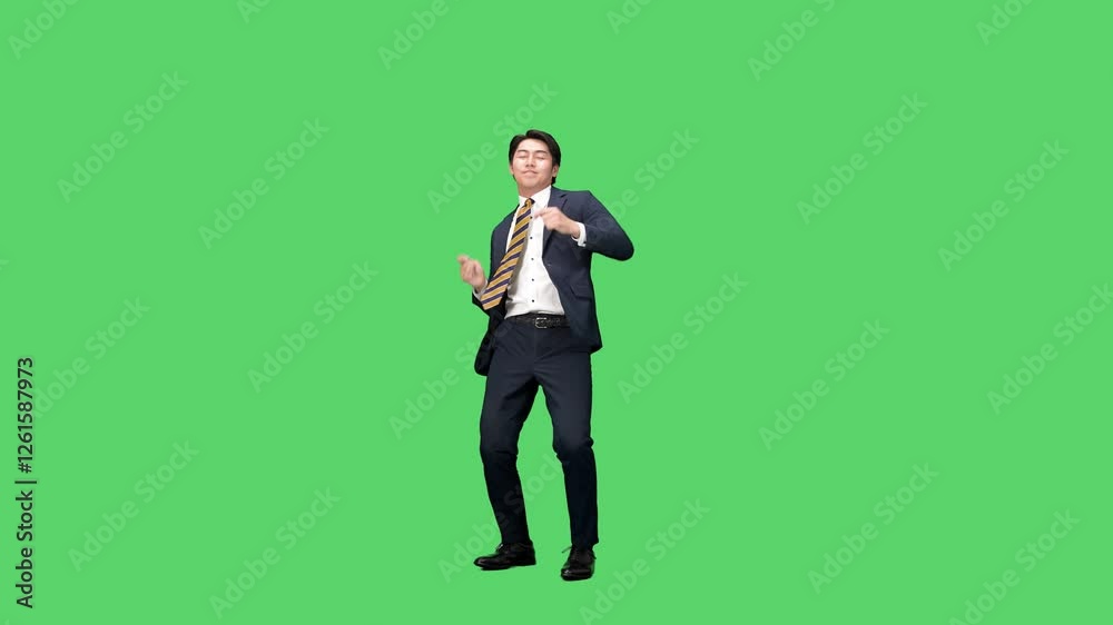 Aufkleber スーツを着てダンスする男性ビジネスパーソンの全身動画　クロマキー合成用グリーンバック