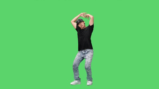 ダンスする男性ダンサーの全身動画　クロマキー合成用グリーンバック