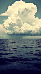 Obraz premium Dramatic clouds over vast ocean create serene and powerful scene