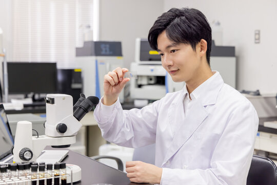 研究室　開発　実験室　臨床検査　バイオテクノロジー　新薬