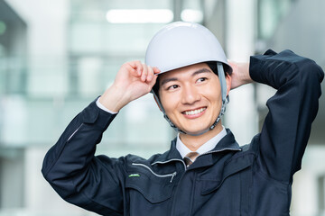 ビルで働く若い作業員　撮影協力:スカパー東京メディアセンター