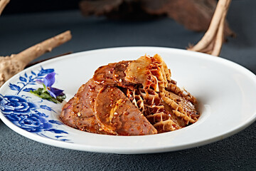 Spicy marinated beef shank slices and tripe