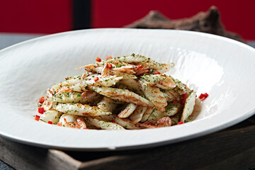 Stir-fried roasted yam with krill and onion