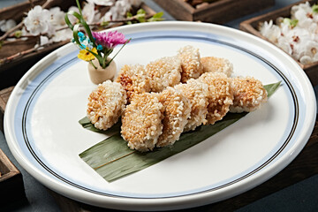 Pan-fried glutinous rice with pearl meatballs