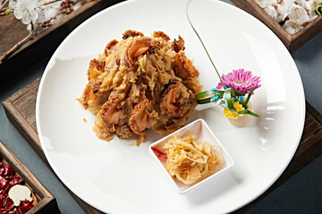 Zhangyuan famous dish: braised abalone with pickled cabbage and potatoes