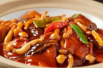 Claypot Braised Seafood Mushrooms with Rich Sauce Deep-fried Japanese Tofu