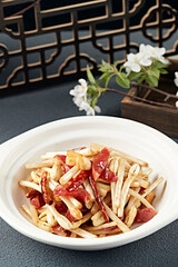 Hong Kong-style sausage slices with roasted garlic, peanut sprouts and casserole