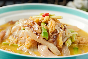 Braised Pig's Pig's Tail with Pickled Cabbage and Young Bamboo Shoots