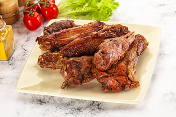 Roasted duck wings with sauce