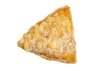 triangle aux amandes isolé sur un fond blanc