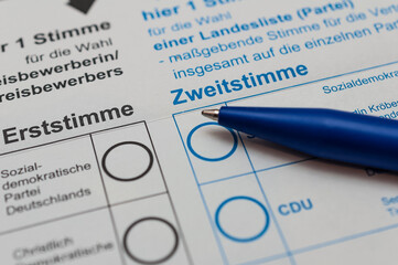 Wahlschein ankreuzen - Stimmzettel - Briefwahl