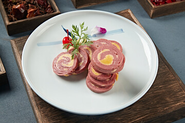 Ham and Egg Roll Slices