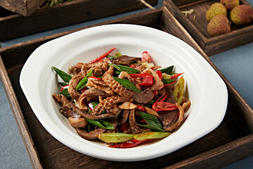 Stir-fried lamb offal with pepper and garlic sprouts