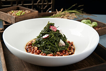 Delicious cold dish: old vinegar peanuts and shallots