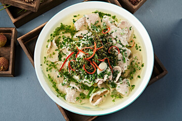 Boiled beef slices with scallion and green pepper