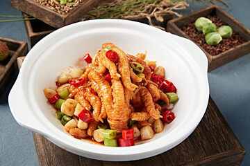 Stir-fried Tiger Skin Chicken Feet with Garlic, Rice and Pepper Sauce