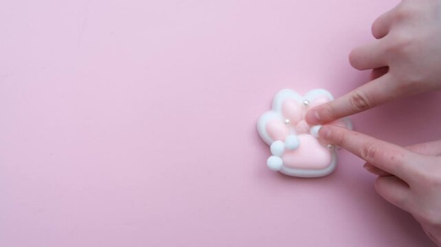 Taba paw pink and white colorful anti-stress toys squirt on baby's hand