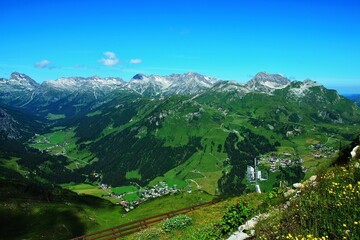 Fototapeta premium Austrian Alps - view from the cable car station on the top of Rüfikop to the town of Lech in the Lechtal Alps