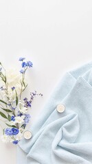 Obraz premium A blue blanket with candles on it