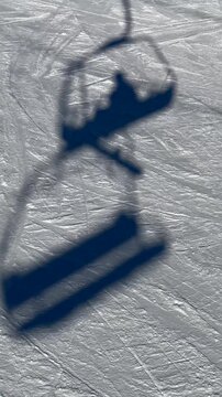 aprender a hacer snowboard ha sido una experiencia en un &aacute;rea para esquiar y ver la nieve. Este lugar prepara las olimpiadas Cortina 2026 en Italia. Son sombras tablas y descensos.