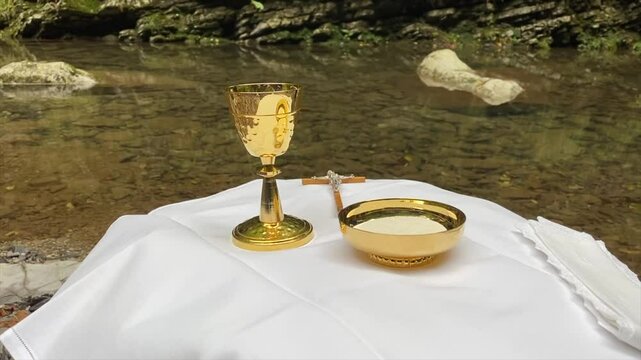 En la eucarist&iacute;a el amor De Dios Padre-Madre se hace presente cuando dej&oacute; la eucarist&iacute;a. Hoy celebramos la misa en la naturaleza que es el espacio abierto del amor De Dios y tambi&eacute;n hacemos adoraci&oacute;n.