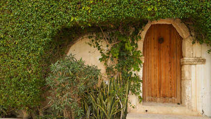 Il pittoresco villaggio di Hara Sghira Er Riadh al centro dell'isola di Djerba, sede del progetto artistico Djerbahood che lo ha trasformato in una galleria d'arte a cielo aperto grazie alle centinaia