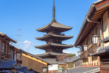Obraz premium Gion,The district was built to accommodate the needs of travellers and visitors to the shrine.It eventually evolved to become one of the most exclusive and well-known geisha districts in all of Japan