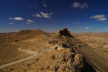 Ksar Ouled Mehdi, tipico villaggio fortificato Berbero composto da granai e abitazioni costruiti...
