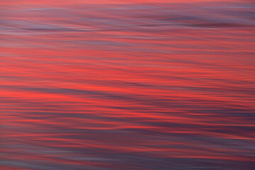 Reflejos del atardecer en el rio desenfoque de movimiento